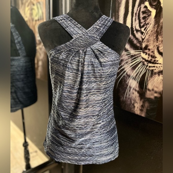 💙🩶LIKE NEW THE LIMITED CRISSCROSS SLEEVELESS BLOUSE SZ M💙🩶 - Picture 1 of 4